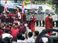 Військові проти буддійських ченців