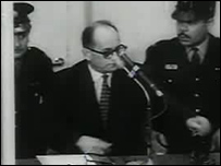 آدولف آیشمن در دادگاه اسرائیلی در بیت المقدس