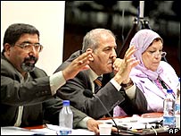 Členové přípravného výboru připravovali návrh ústavy