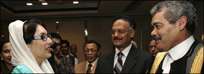 بینظیر کی غیر ملکی سفیروں سے ملاقات 