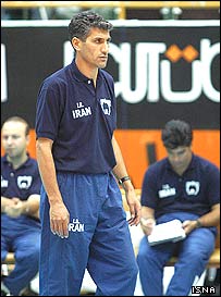 مصطفی کارخانه، مربی تيم واليبال ايران