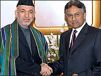 مشرف اور کرزئی (فائل فوٹو)