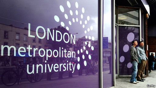 倫敦都會大學校門口