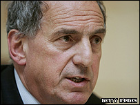 کيم هاولز معاون وزير خارجه بريتانيا