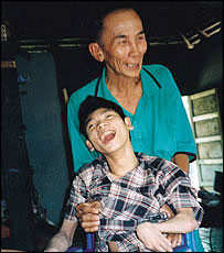 Deformidades de Tran Anh Kiet foram atribuídas a agente laranja