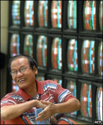 Investidor japonês sorri com alívio das bolsas após socorro dos EUA