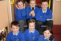 Y disgyblion o Ysgol Y Graig, Llangefni a fu'n holi Maer y dref