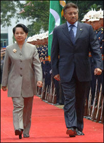 جنرل مشرف اور صدر گلوریا ارویو