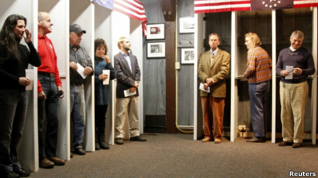 新罕布什尔州北部迪克斯维尔山口村的选民最早开始投票(06/11/2012)