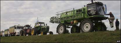 Caminhões foram impedidos por fazendeiros de trafegar por estradas na Argentina