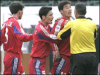 اعتراض بازيکنان تيم کره شمالی به داور