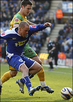 Iain Hume, Jason Shackell (back)