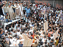 श्रीनगर में प्रदर्शन