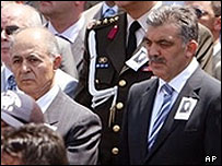 احمد نجدت سزر (چپ) و عبدالله گل