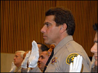 Lou Ferrigno faz juramento como policial em Los Angeles
