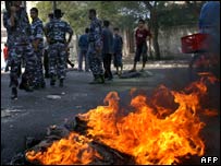 Pneus foram incendiados, espalhando fumaça por toda Gaza