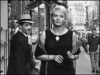 Cena do filme 'Cléo das 5 às 7', dirigido por Varda em 1961