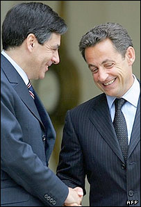 فرانسوا فيون (چپ) و نيکولا سارکوزی