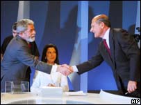 Lula e Alckmin se cumprimentam antes do início do debate no SBT