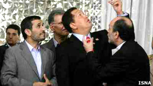 دیدار چاوز از حرم حضرت رضا