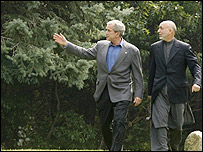 کرزی (راست) و جورج بوش در آمریکا