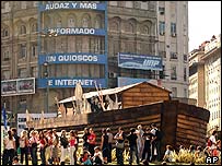 Aktivisté Greenpeace v Buenos Aires