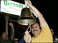 Một người Cuba ở Miami vui mừng