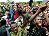 Manifestantes pró-Alkatri durante protesto próximo a Díli