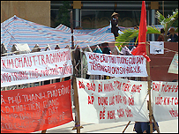 Băng rôn của những người khiếu kiện 