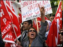 Người dân Thổ Nhĩ Kỳ biểu tình phản đối Pháp tại Ankara