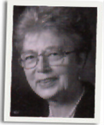 Mrs Gloria Lloyd, cyfeilyddes