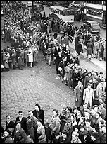 Long queues for entry in 1946
