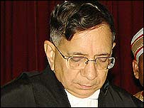 मुख्य न्यायाधीश अब कोई क़दम उठा सकते हैं 