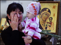 Beslan'da yakınlarını kaybeden bir kadın