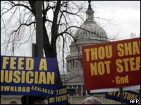 Manifestantes em frente à Suprema Corte americana