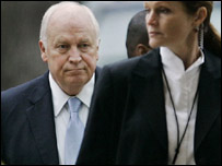 Dick Cheney spune că Iranul "pescuieşte în ape tulburi"