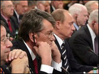 Віктор Ющенко та Владімір Путін на конференції в Мюнхені