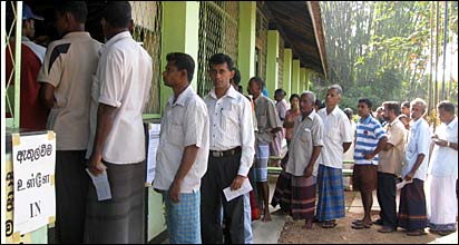 Voters in Sri Lanka (photo: Ajith Lal Shanthaudaya)