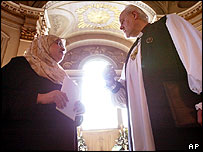 Tổng Giám Mục London chuẩn bị cho lễ cầu nguyện