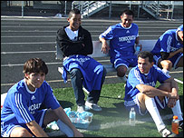 O banco do time Los Democratas Futebol Clube (Foto: Bruno Garcez)
