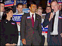 समर्थकों के साथ प्रचार के दौरान बॉबी जिंदल