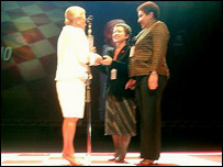 Babeth Bettencourt e Claudia Silva Jacobs recebem prêmio