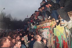 Crowds at the fall of the Berlin Wall