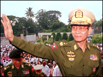 Mới hôm nào ông Khin Nuynt còn vẻ vang, nay có tin ông nhận án tù 40 năm