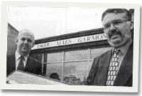 Cyflwyno'r siec i Ysgol Maes Garmon