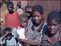 Серед людей, що прийшли послухати Папу Римського, було багато жінок та дітей