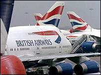 Aviões da British Airways no aeroporto de Heathrow, em Londres