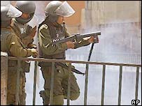 Forças do governo estão sendo criticadas por usar violência contra manifestantes