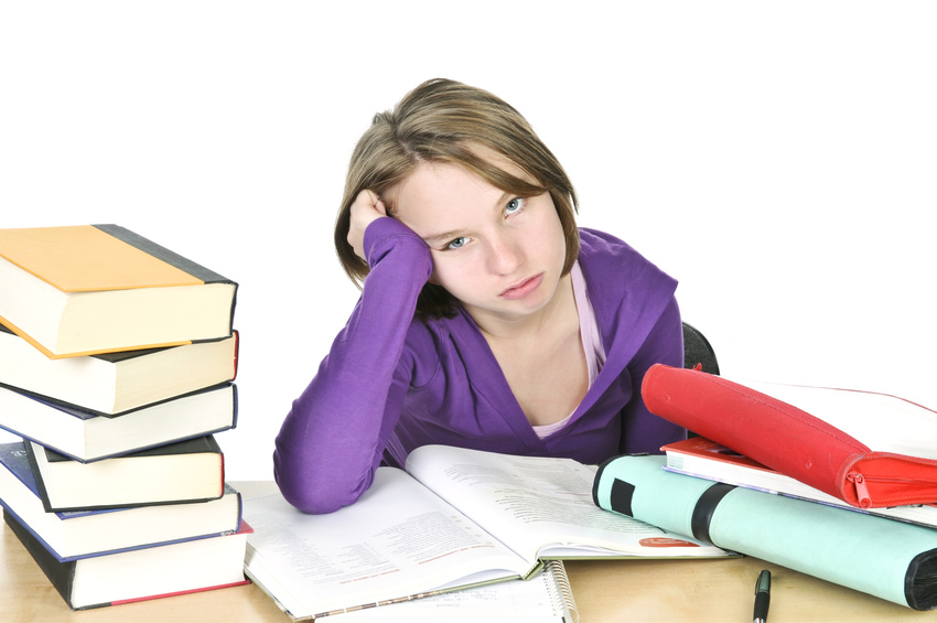 Teenage girl studying @ Elenathewise - fotolia.com