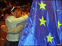 Парламентські вибори стали референдумом з європейської орієнтації країни